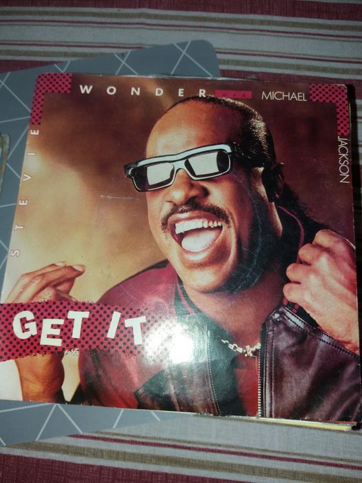 discos de vinil singles em bom estado muito antigos