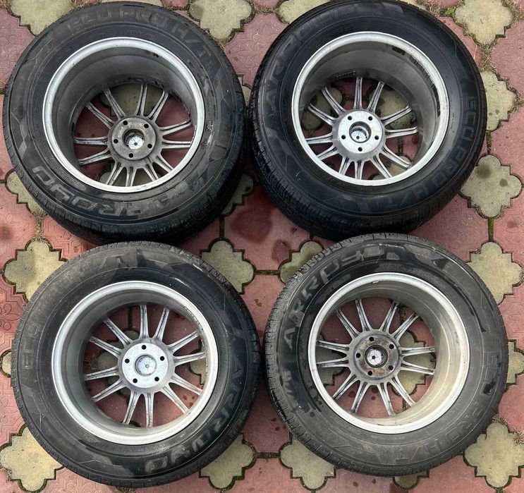 Продам комплект дисків R17 із всесезонною гумою .