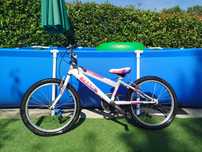 Bicicleta como nova, com pneus novos
