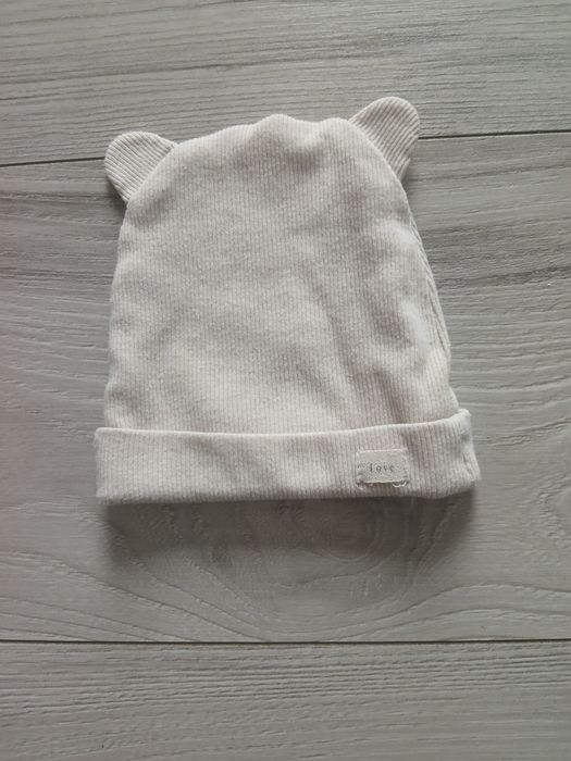 Beżowa kremowa czapeczka Zara bawełniana prążkowana z uszkami