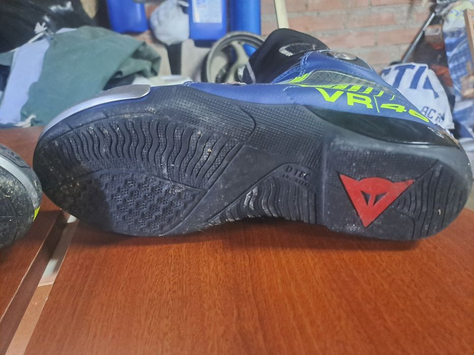 Vendo botas Dainese réplica do expiloto Valentino Rossi Tamanho 41