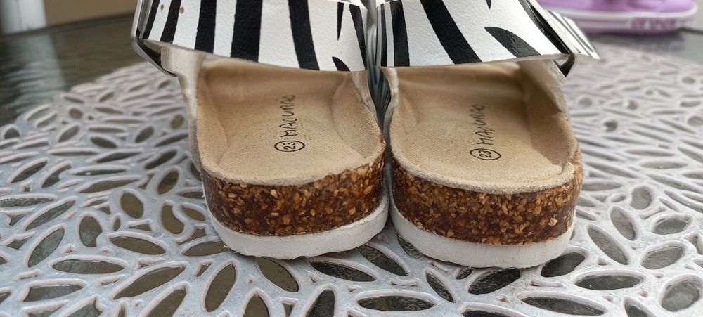 Сандалии для девочки Crocs  23 р