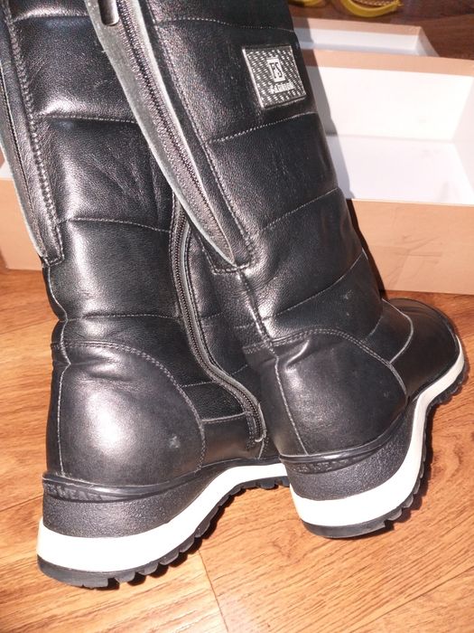 Різні жіночі сапожки б.в. 37 розмір в доброму стані