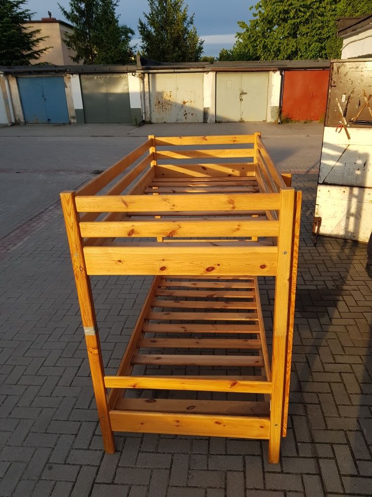 Łożko piętrowe , lub 2 pojedyńcze