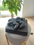 PlayStation 4 slim 500 GB + 3 pady
