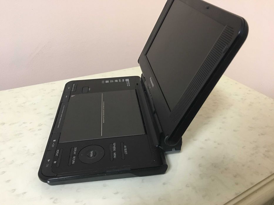 Портативний DVD/CD програвач “Panasonic”, працюючий, модель DVD-LS86