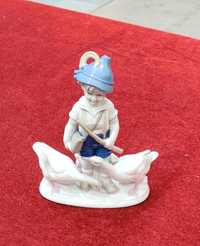 Figurka porcelanowa gęsiarz chłopiec z gąskami lippelsdori GDRi