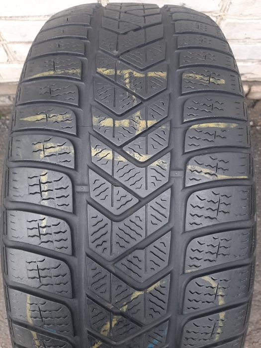 Шини б/у 245/45R19 Pirelli зима 2 шт.