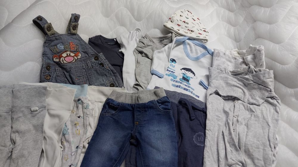 Zestaw ubrań rozm. 62 dla chłopca spodnie body pajacyk paka ubrań