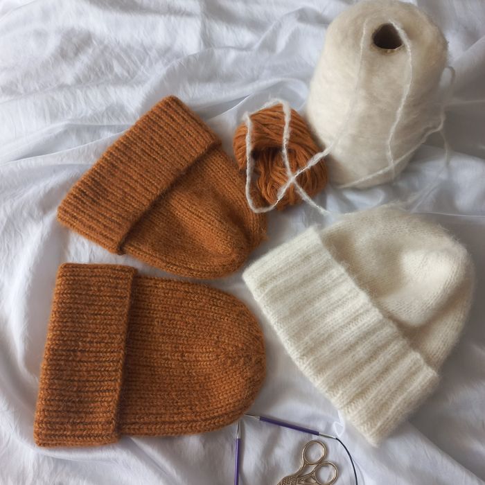 Шапки в'язані жіночі з італійського мериносу; альпака