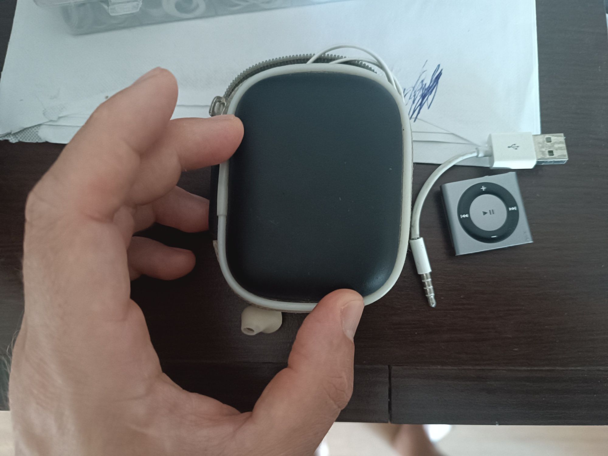 Apple IPOD SHUFFLE 4gen srebrny - proszę czytac opis!

100% sprawny, m