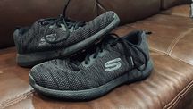 Skechers mory foam 43