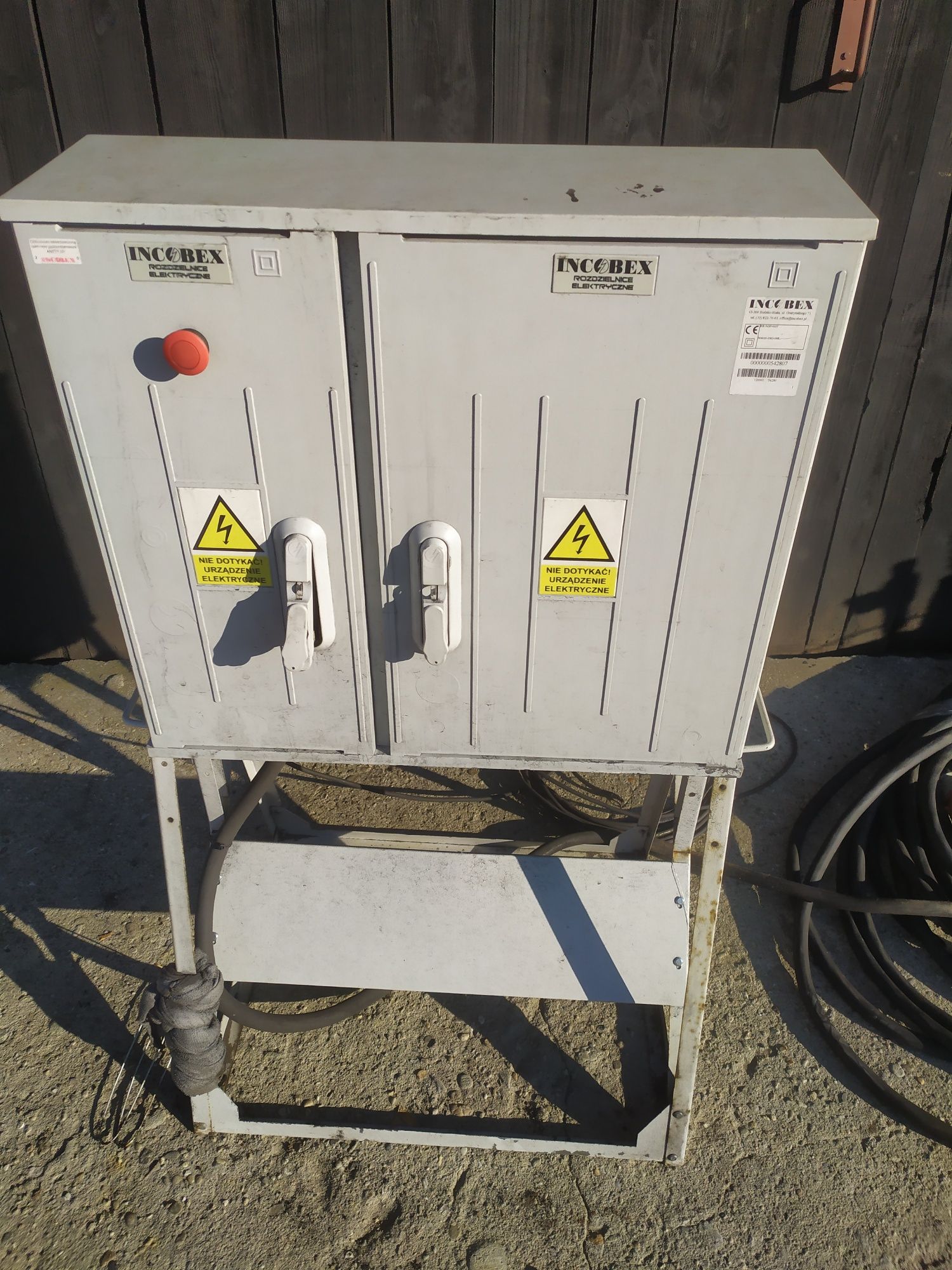 Skrzynka elektryczna na budowę rozdzielcza