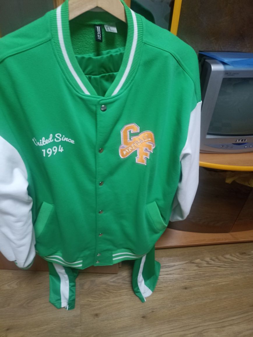Продам штани і бомбер