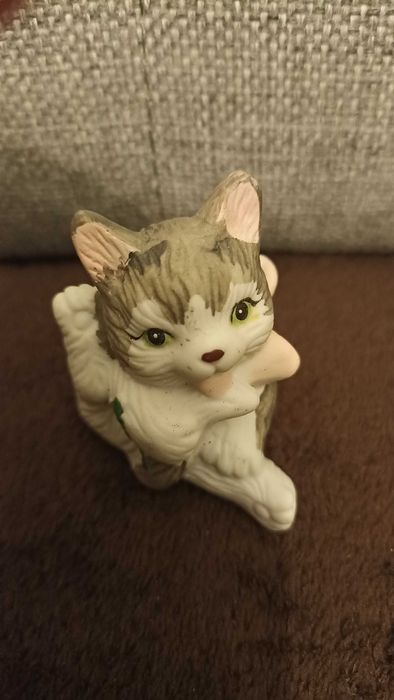 Ceramiczna figurka kotka