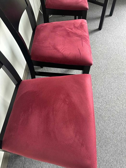 Cadeiras Pretas com Assento Veludo Vermelho - Estado Novo