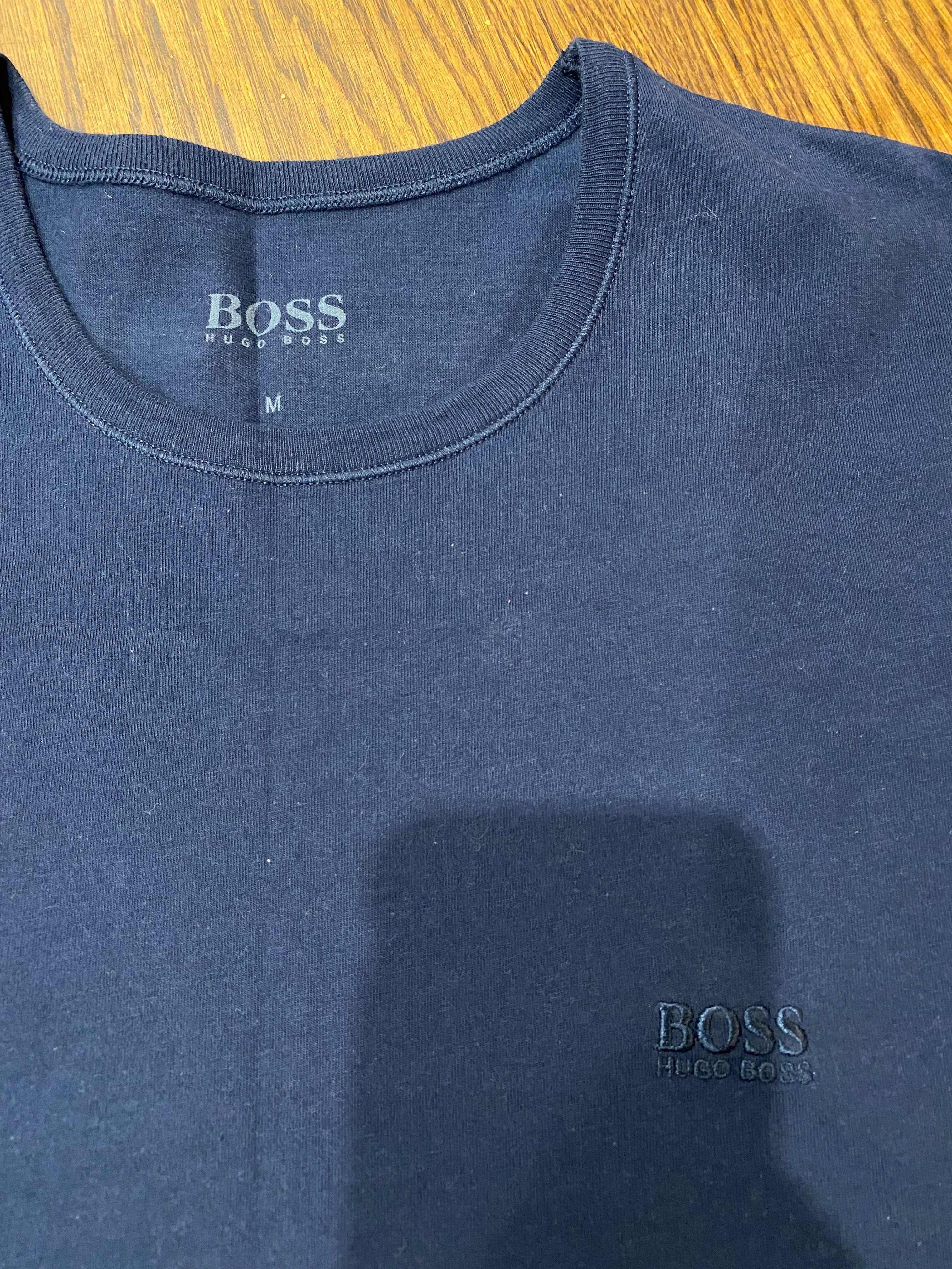 Granatowy t-shirt hugo boss, rozmiar M, stan bdb