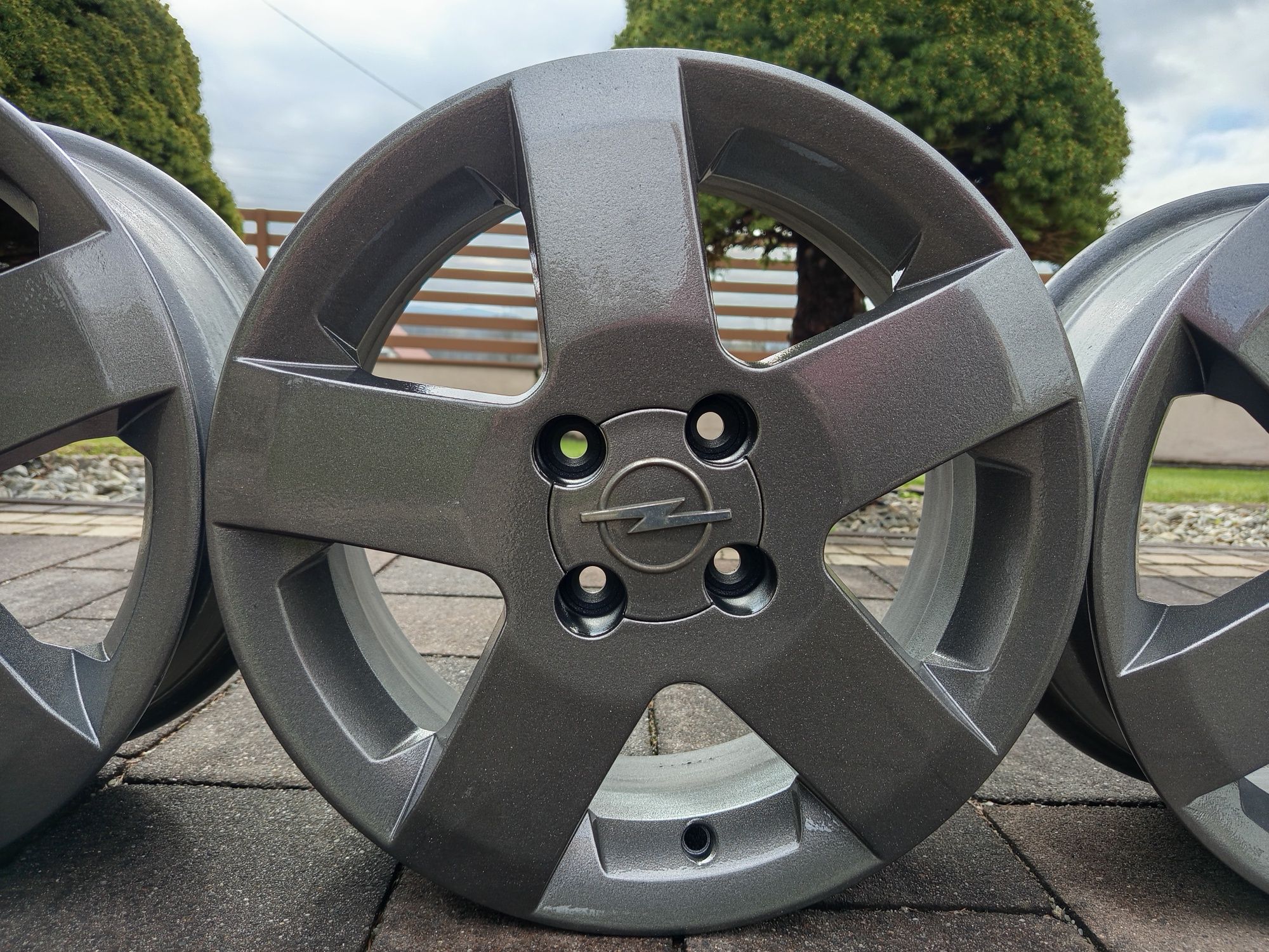 Felgi aluminiowe 15 opel corsa fiat grande punto toyota yaris 4x100