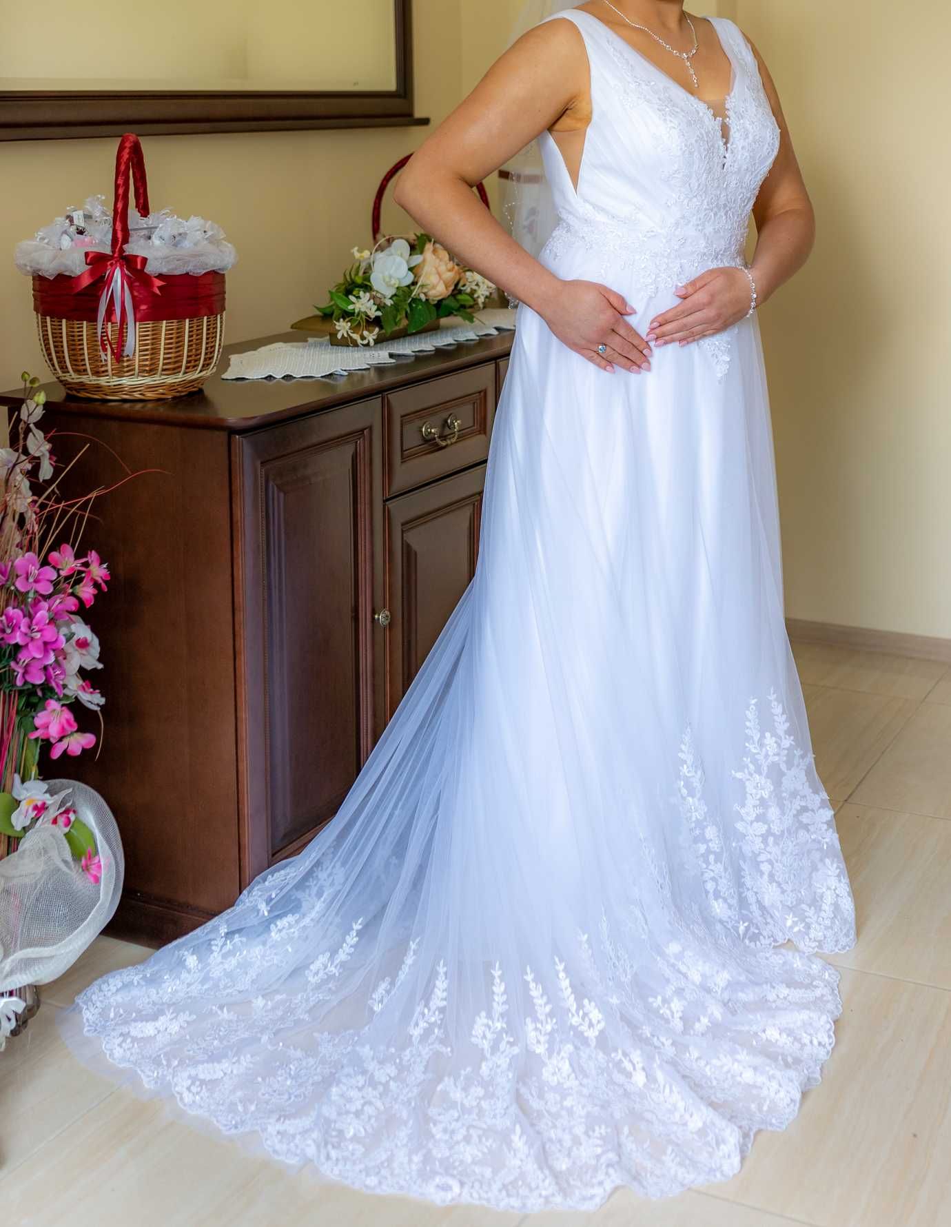 Piękna Suknia Ślubna, rozmiar 42-44 + welon