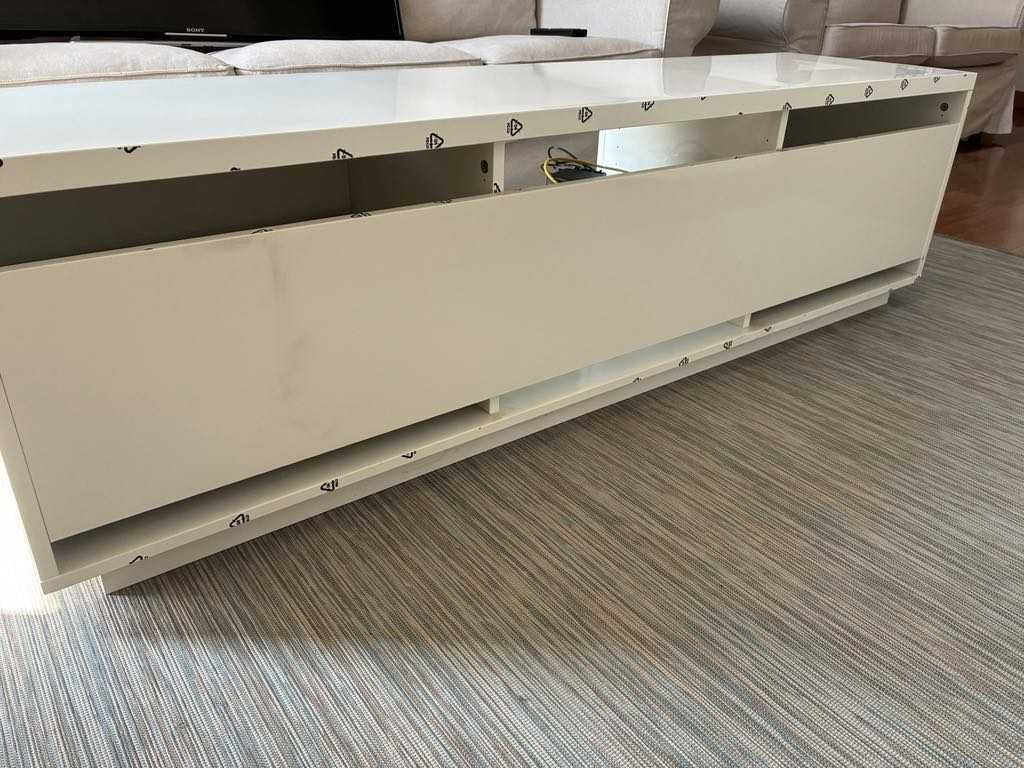Móvel para tv Ikea-Byas