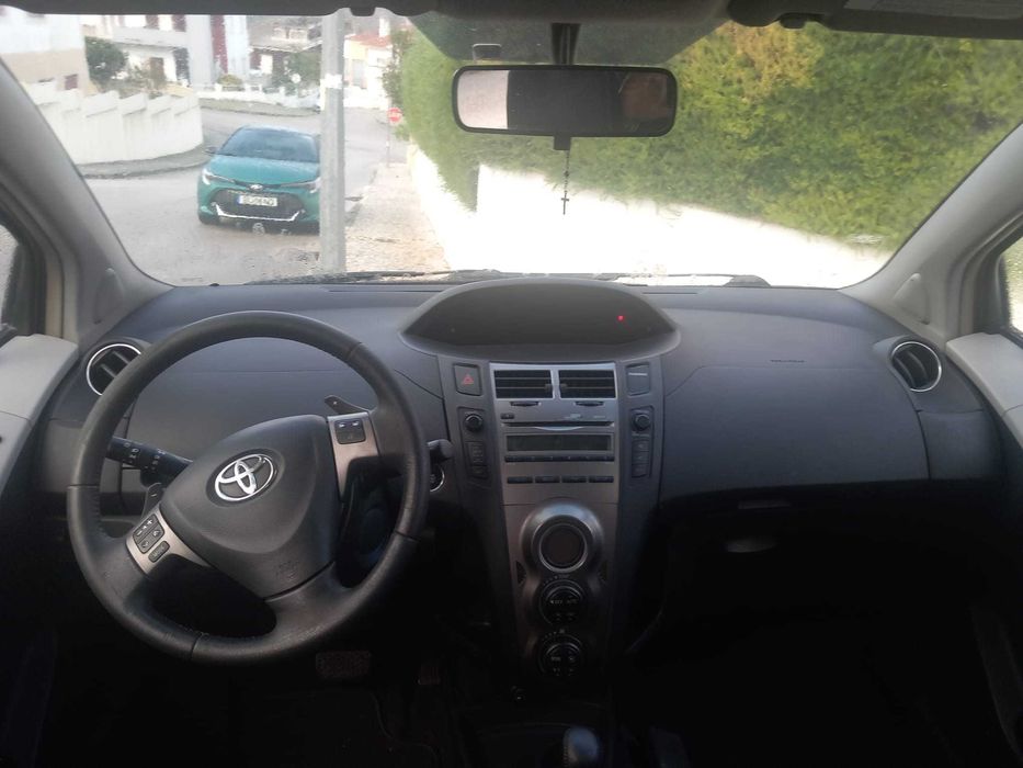 Toyota Yaris 1.4 D-4D caixa automática