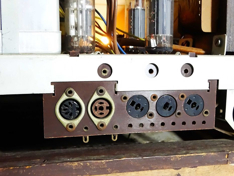 Vollstereo 609W EM84 radio produkowane Kuba-Imperial w latach 1960.