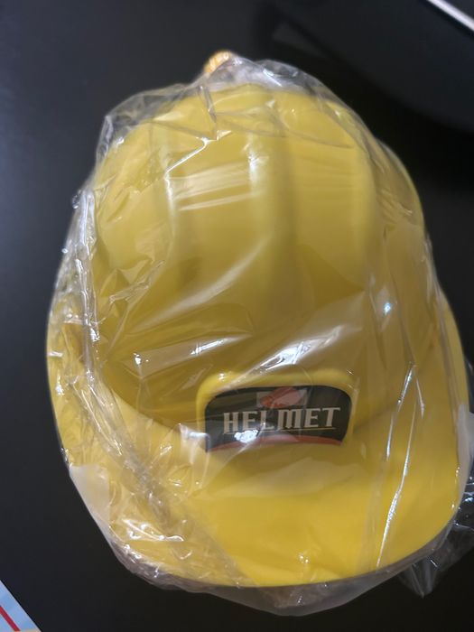 Capacete com ferramentas incluídas 
Horas de diversão garantidas!