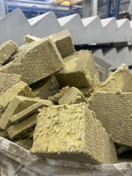 Oddam kawalki wełny minieralnej i styropianu