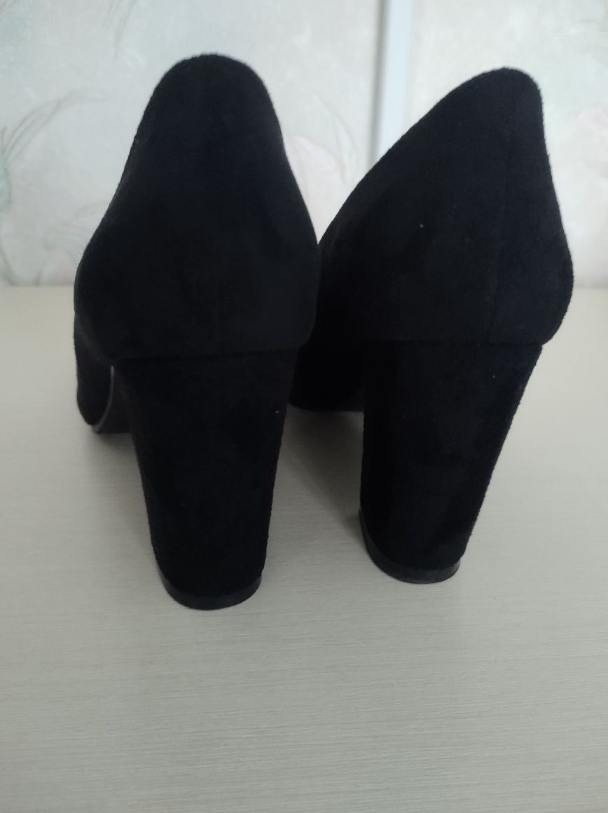 Женские туфли лодочки, 36 (35) размер (новые)