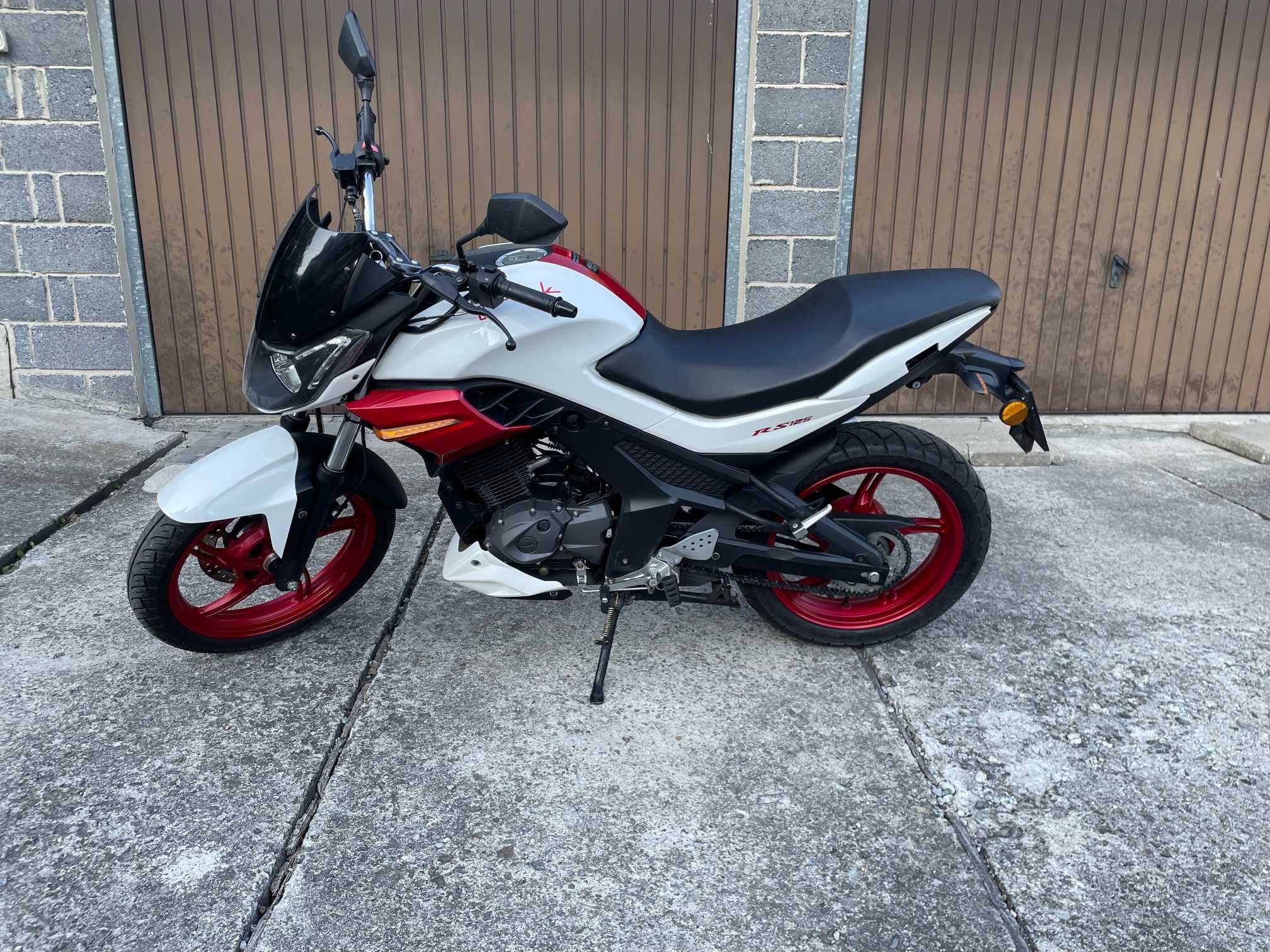 Motocykl Junak RS125
