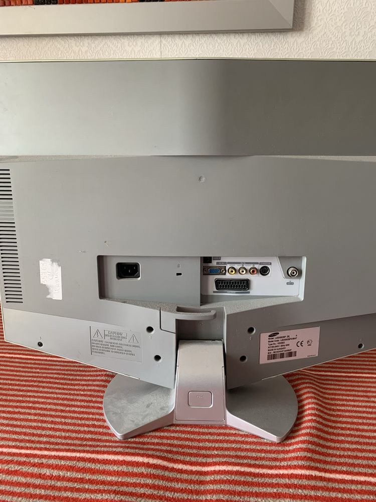 Телевізор Samsung (LE20S52BP) і цифрова антена Vitek (VT - 3853)