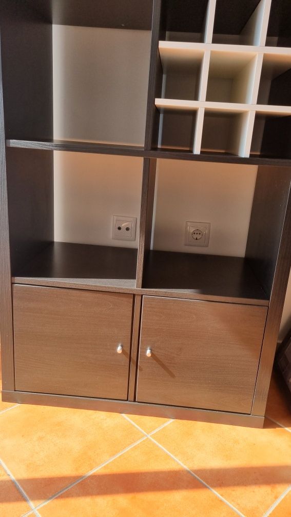 Estante Kallax ikea com garrafeira