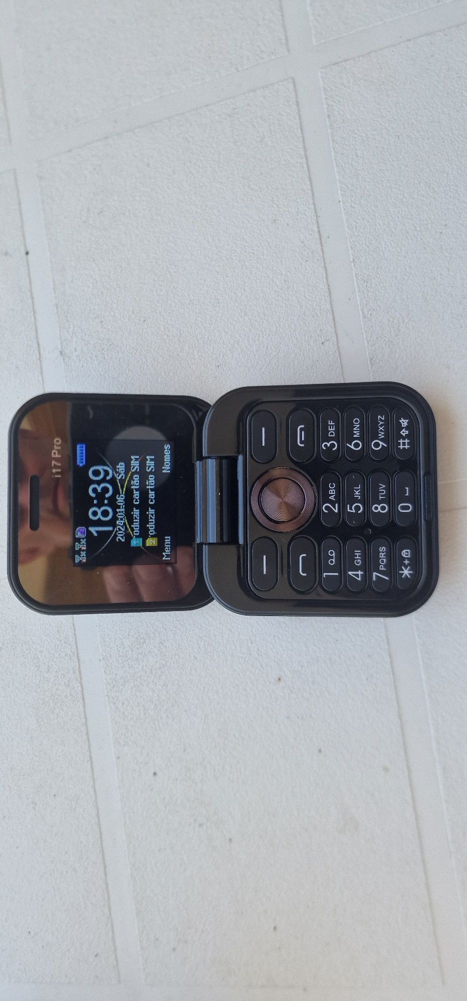 Telemovel pequenino 2 cartões  novo potente.