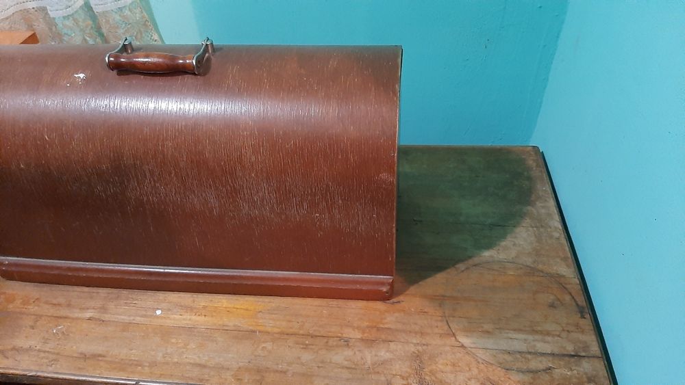 Продам швейну "Подолку" ножну М2