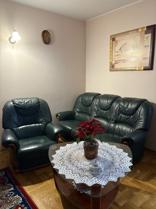 Zestaw kanapa trzyosobowa i fotel zielone skorzane