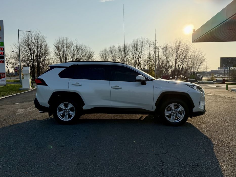 Toyota RAV4 Hybrid 2020 Official