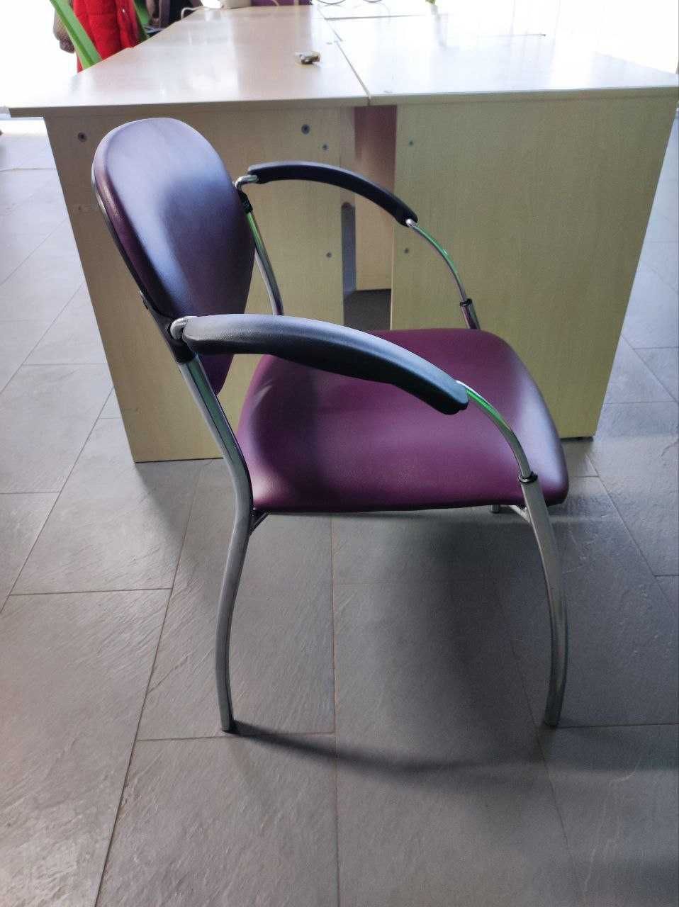 Продам офісні крісла, крісло в кімнату переговорів, конфенц зал