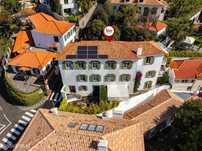 Villa de Luxo com 3 Apartamentos Exclusivos e Independentes no Coração