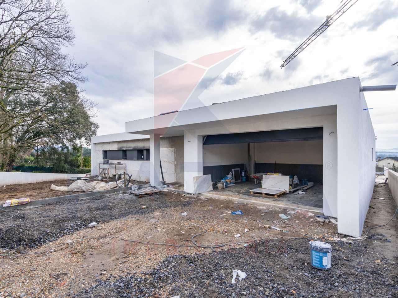 Moradia T3+1 Térrea NOVA com piscina, na freguesia da Lage, Vila Verde