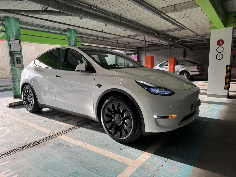 Продаж Tesla Model Y 2023/5