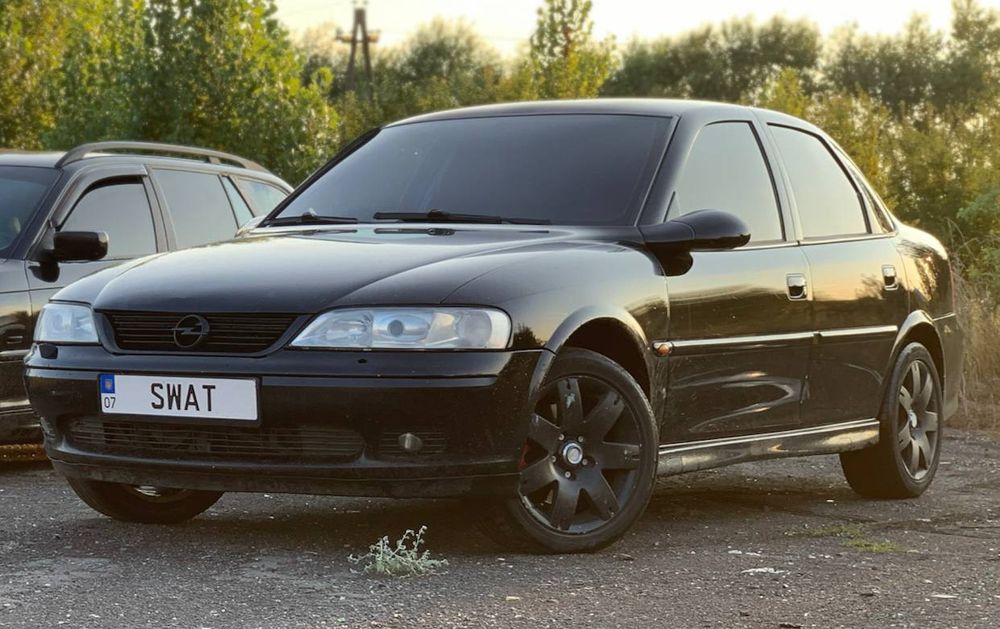 Opel vectra 1.8    2400$ + торг