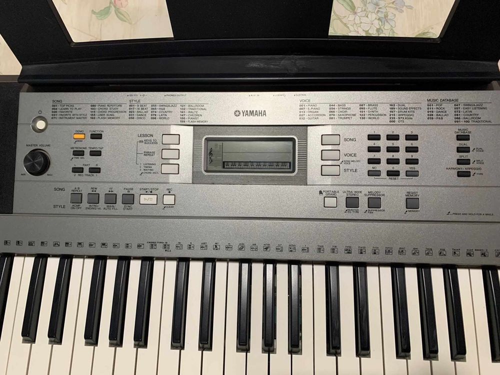 teclado de piano yamanha psr e353