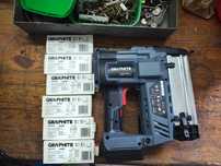 Gwoździarka Zszywacz Akumulatory Graphite 58G081+adapter Parkside 20v