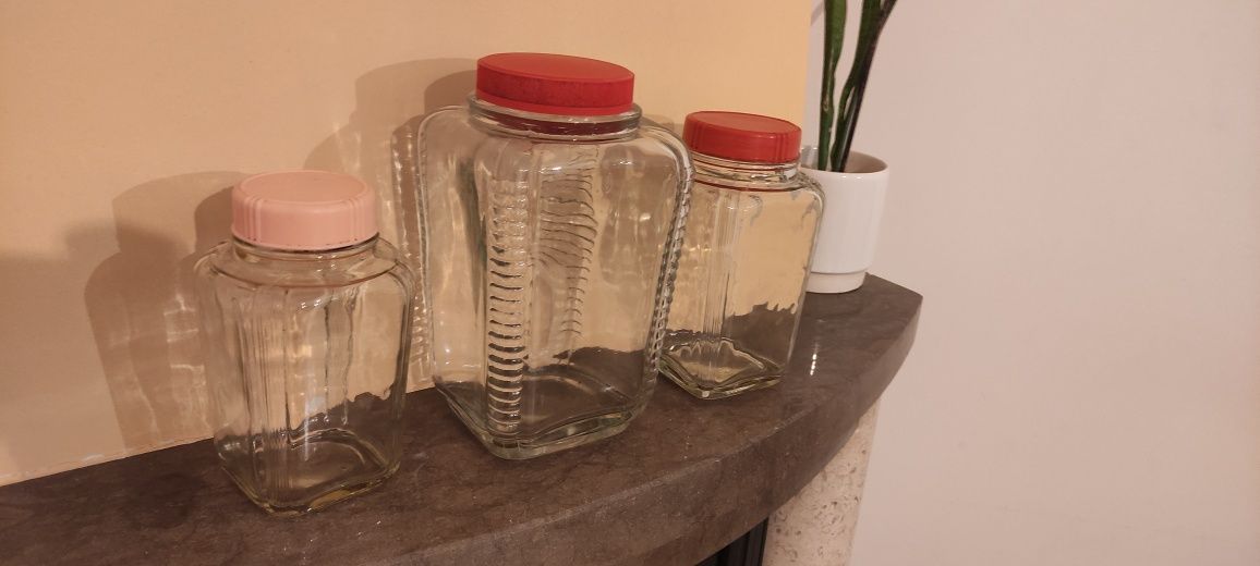 Conjunto de três frascos de vidro antigo