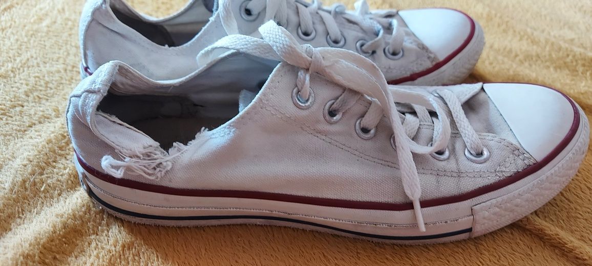 Białe tranpki Converse. Rozmiar 39.