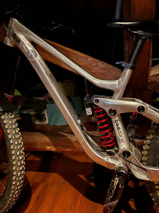 Quadro DH Scott Gambler 2021 com amortecedor Fox