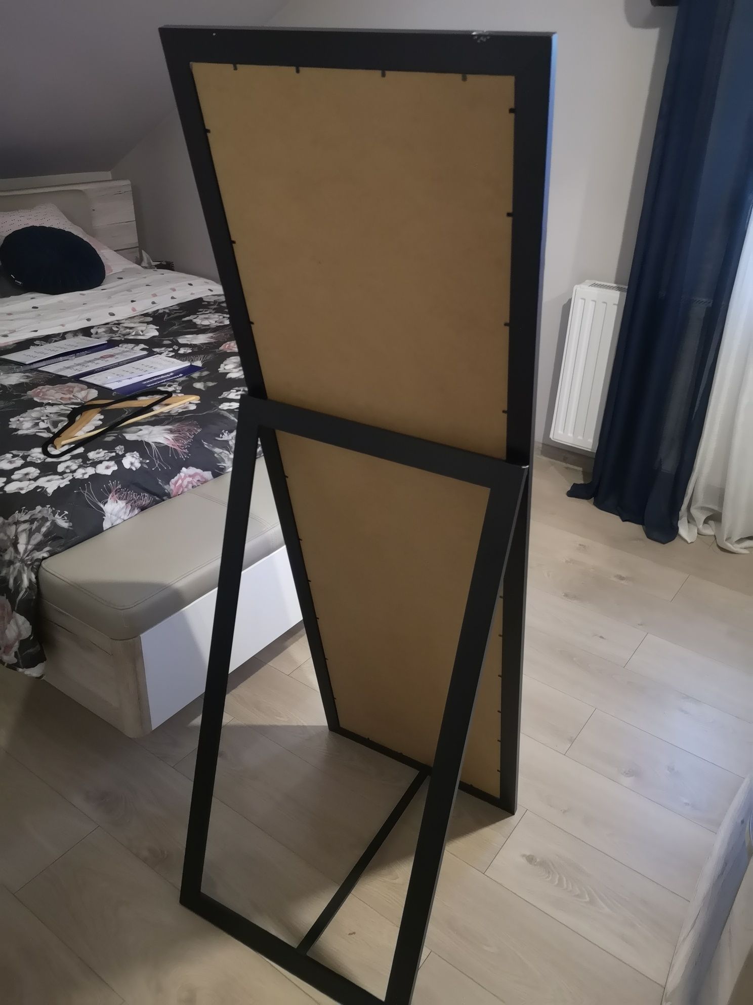 Lustro czarne loft stojące
