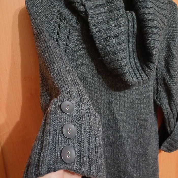 Віддам речі: штани, светрик, шапки