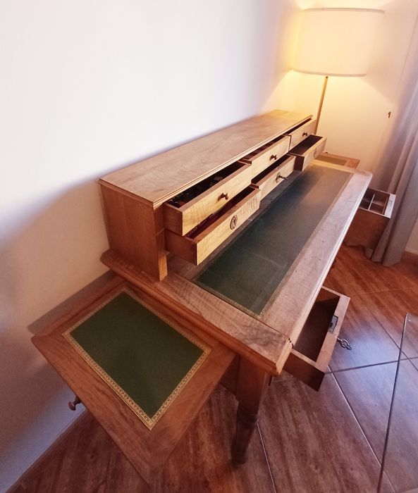 Escrivaninha antiga em madeira CASTANHO