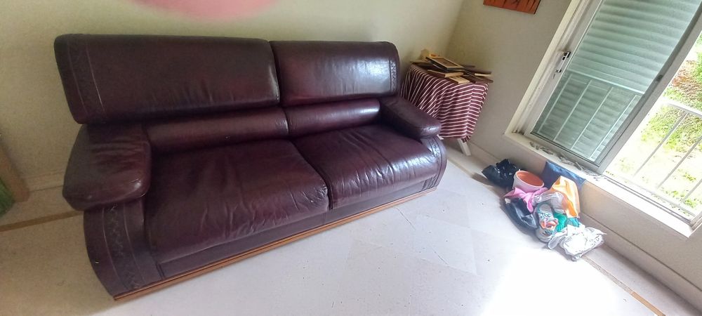 Sofás em pele de búfalo impecáveis